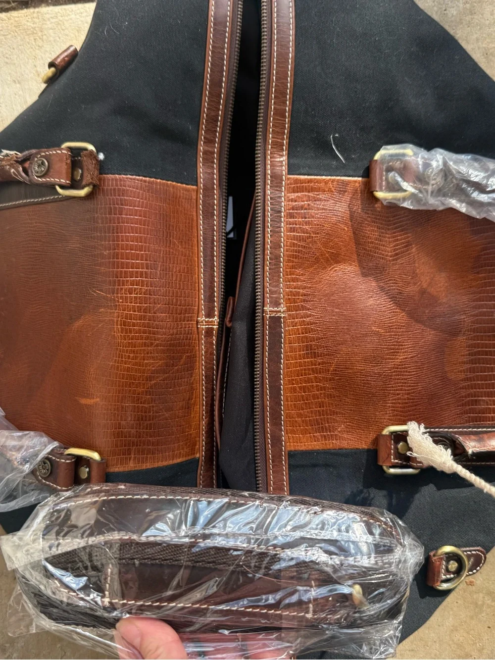 NWT F.H WADSWORTH Men’s Black and Brown Leather-Trim Weekend Duffel